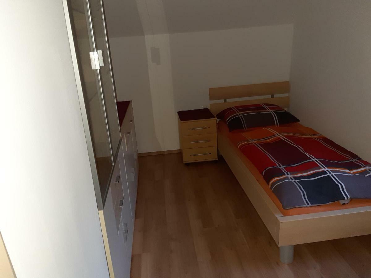 Privatzimmer Roland Hutten Buitenkant foto